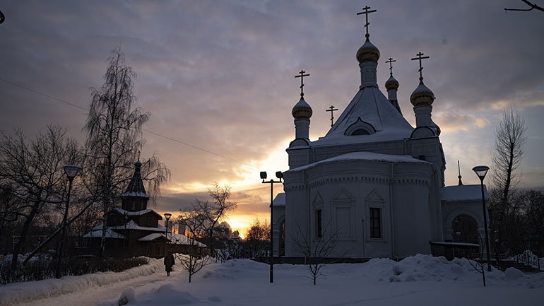 Ρωσία: Σφοδρή χιονόπτωση στη Μόσχα δημιουργεί μεγάλα προβλήματα στην κυκλοφορία